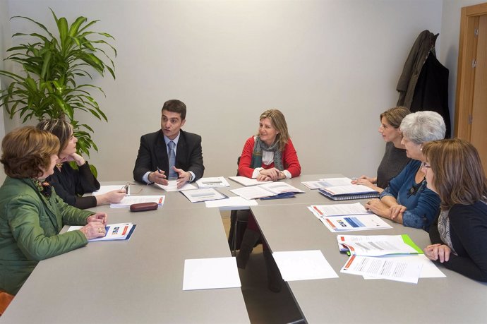 El Gobierno de Navarra se reúne con representantes de FEAPS.