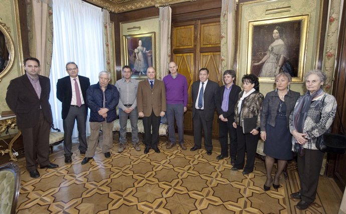 Representantes del Gobierno, ayuntamientos y  Asociación Teletaxi San Fermín.