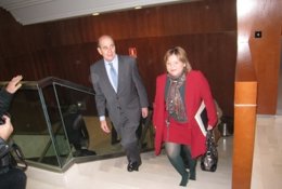 Los consejeros Rafael Fernández de Alarcón e Isabel Bonig.