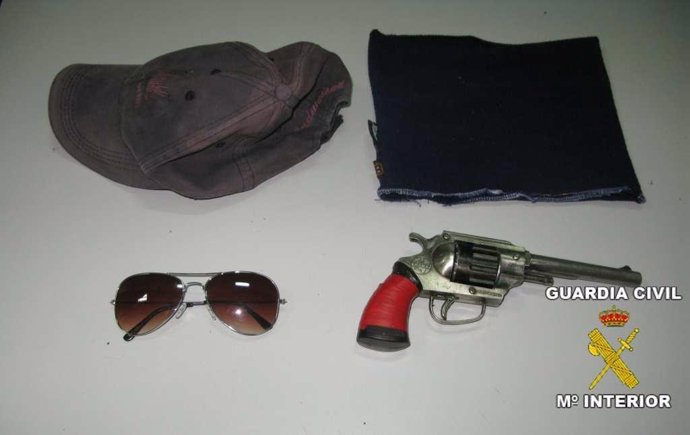 Arma y demás objetos utilizados en los robos