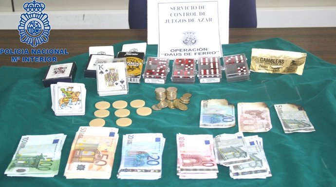 Material y dinero intervenido en el bar de Manacor 