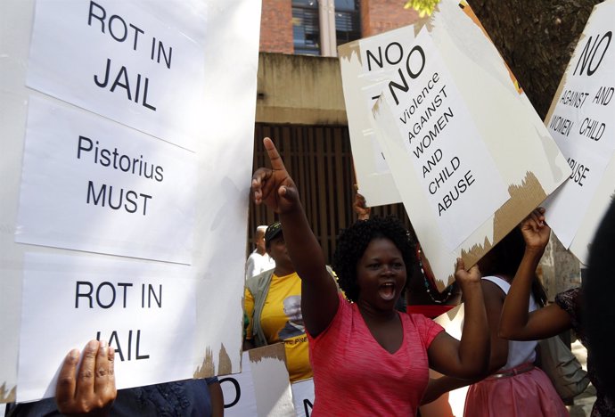 Protestas durante el juicio a Oscar Pistorius