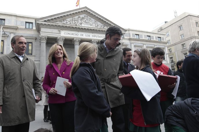 Niños Entregan A Diputados Agenda Save The Children