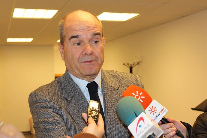 Manuel Chaves, en declaraciones a los periodistas en Sevilla