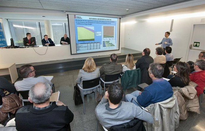 Eunión con los alcaldes de las zonas afectadas por las crecidas.