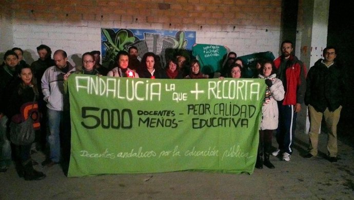 Profesores interinos encerrados en la Corrala la Utopía