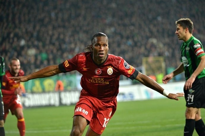 Didier Drogba en su debut con el Galatasaray