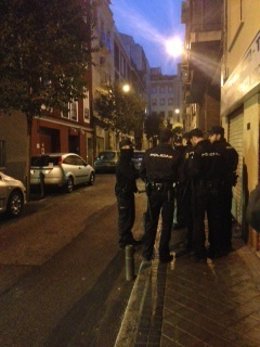 Agentes de la Policía en la sede de Método 3 en Madrid