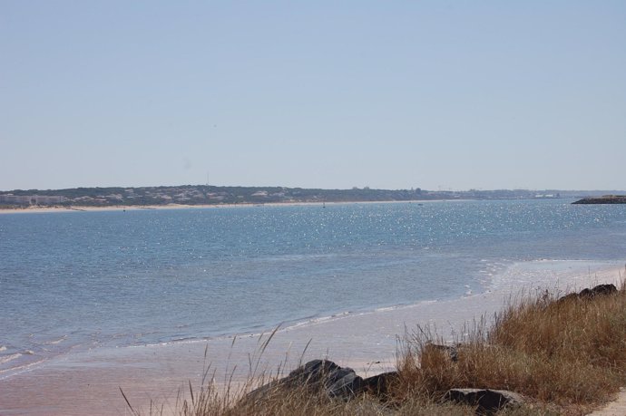 Imagen de la playa del Espigón en Huelva.
