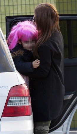 Paula Echevarría y su hija Daniela a la entrada del colegio