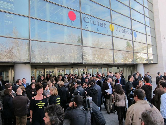Concentración en la Ciudad de la Justicia de Valencia 