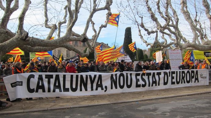 Concentración de la ANC ante el Parlament