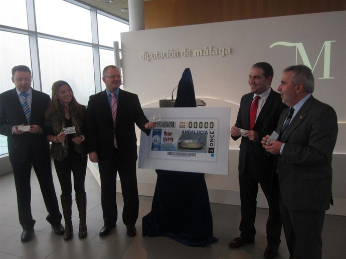 Bendodo, Cárceles, Mata y Muñoz, en la presentación del cupón dedicado a Torrox