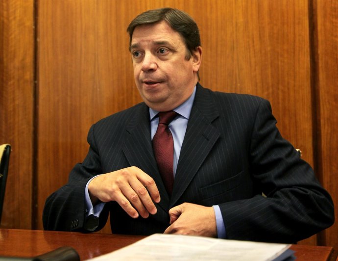 El consejero de Agricultura, Luis Planas, hoy en comisión parlamentaria