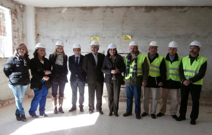 La consejera de Educación visita obras de ampliación de un colegio de Pizarra