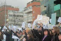 Trabajadores de Orizonia muestran su rechazo al ERE en la sede del grupo en Alcobendas (Madrid)