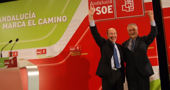 Griñán y Rubalcaba en el Comité Provincial del PSOE de Sevilla
