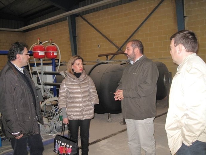 Irene Sabalete en la planta de biodiésel de Navas de San Juan.