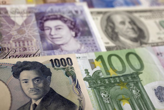Recurso de yen, yuan, dólar y euro
