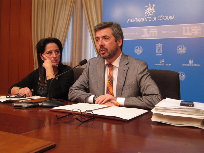 Torrico junto a Tamayo en rueda de prensa