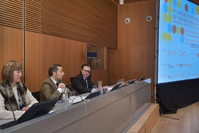 El consejero Sánchez de Muniáin en un congreso de turismo rural.