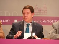 García-Page no comparte la opinión de Navarro sobre la abdicación del Rey y considera "un error" cómo la ha planteado