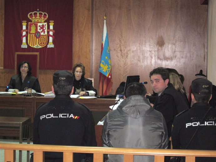 Juicio al acusado de apuñalar 30 veces a su mujer en Ondara (Alicante)