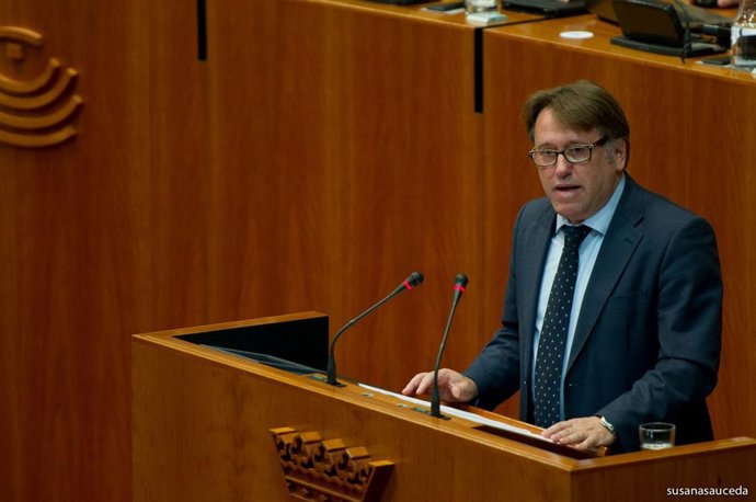 Parlamento de Extremadura, Víctor del Moral, consejero Fomento