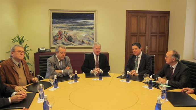 Reunión de los regantes con Valcárcel y Cerdá en San Esteban