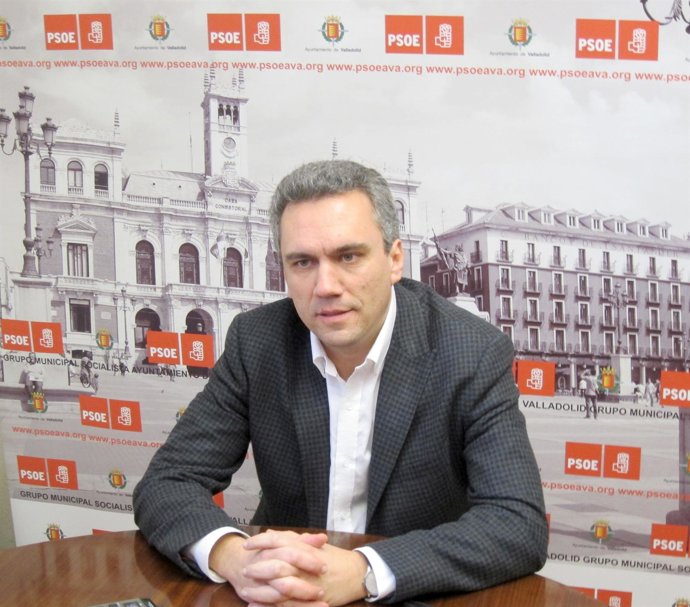 El portavoz del Grupo Municipal Socialista, Javier Izquierdo