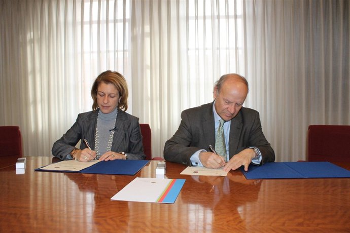 La AVL firma el primer convenio con el Cardenal Herra-CEU