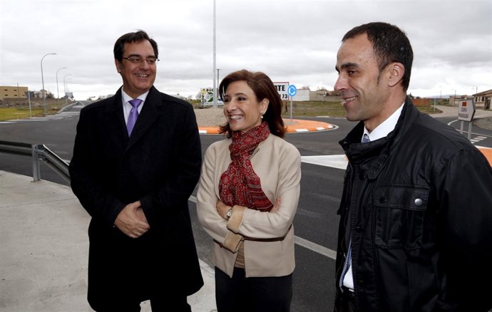 Marta García comprueba la finalización de las obras de la carretera CM-410 de Ma
