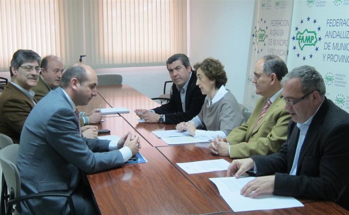 Reunión de vicepresidentes de la FAMP con representantes de PSOE-A, IU y PA