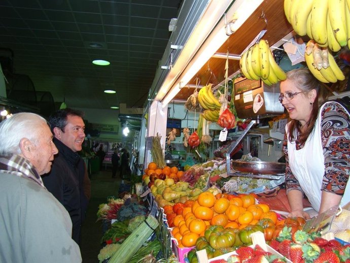 El portavoz municipal del PSOE en Sevilla, Juan Espadas, en el Cerro del Águila