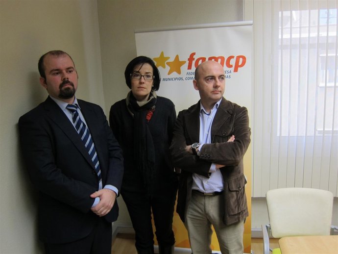 Portavoces de la plataforma de alcaldes en defensa del medio rural de Aragón