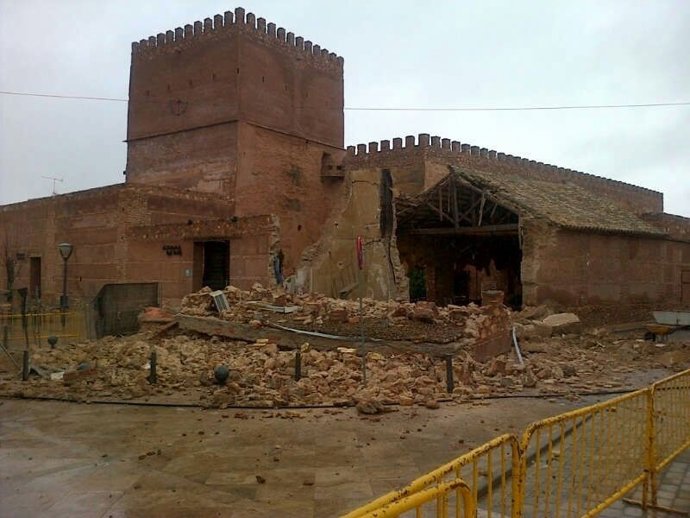 Torre derruida del Castillo de Manzanares
