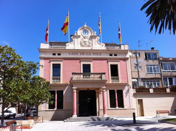 Fachada Del Ayuntamiento De Rubí, Barcelona