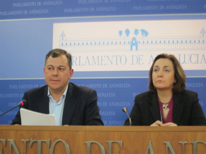 José Luis Sanz y Ana María Corredera en el Parlamento de Andalucía