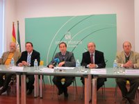 Junta celebra este viernes en Fuenlabrada (Madrid) el 28F en un acto "austero" que homenajea a Caballero Bonald