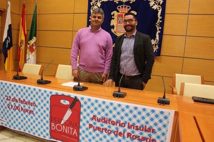 Consejero de Cultura de Fuerteventura, Juan Jiménez, y el director Israel Reyes