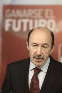 Rubalcaba dice que vio "incómodo" a Rajoy 