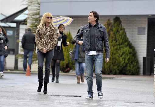Miriam y Pipi a la salida de Telecinco