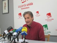 Escobar (IU) invita a Rajoy a pensar en una convocatoria de elecciones anticipadas por "fraude democrático"