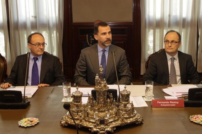El Príncipe durante la reunión con el Consejo de Gobierno del Banco de España