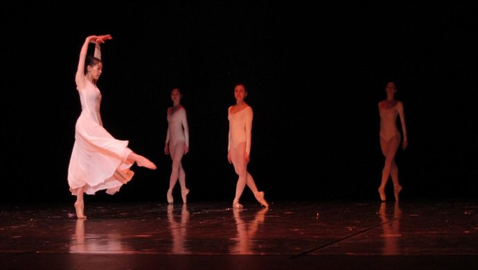 Escena del ensayo de 'La Gran Misa', por el Ballet de Leipzig