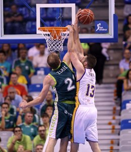 Van OLeary,Zoran Dragic Blancos De Rueda Valladolid - Unicaja