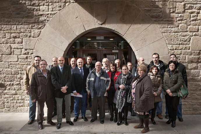 Zarraluqui, con los ediles de los municipios integrados en la ORVE de Tafalla.