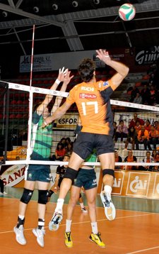 El Unicaja Almería se lleva el duelo estrella ante el CAI Teruel