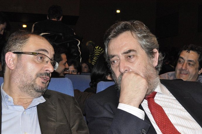 El secretario general del PSOE, Javier Lambán, y el alcalde de Zaragoza.