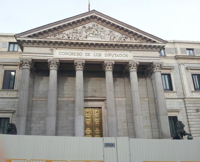 El Congreso, Vallado Por Las Obras